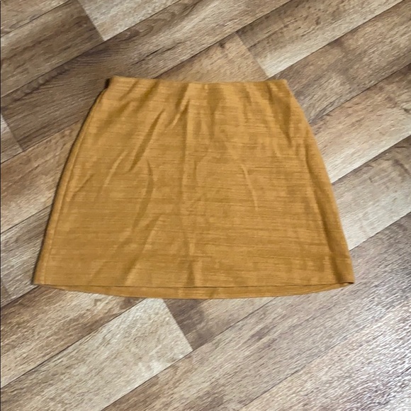 A - Line Mini Skirt 💛 - Picture 1 of 3